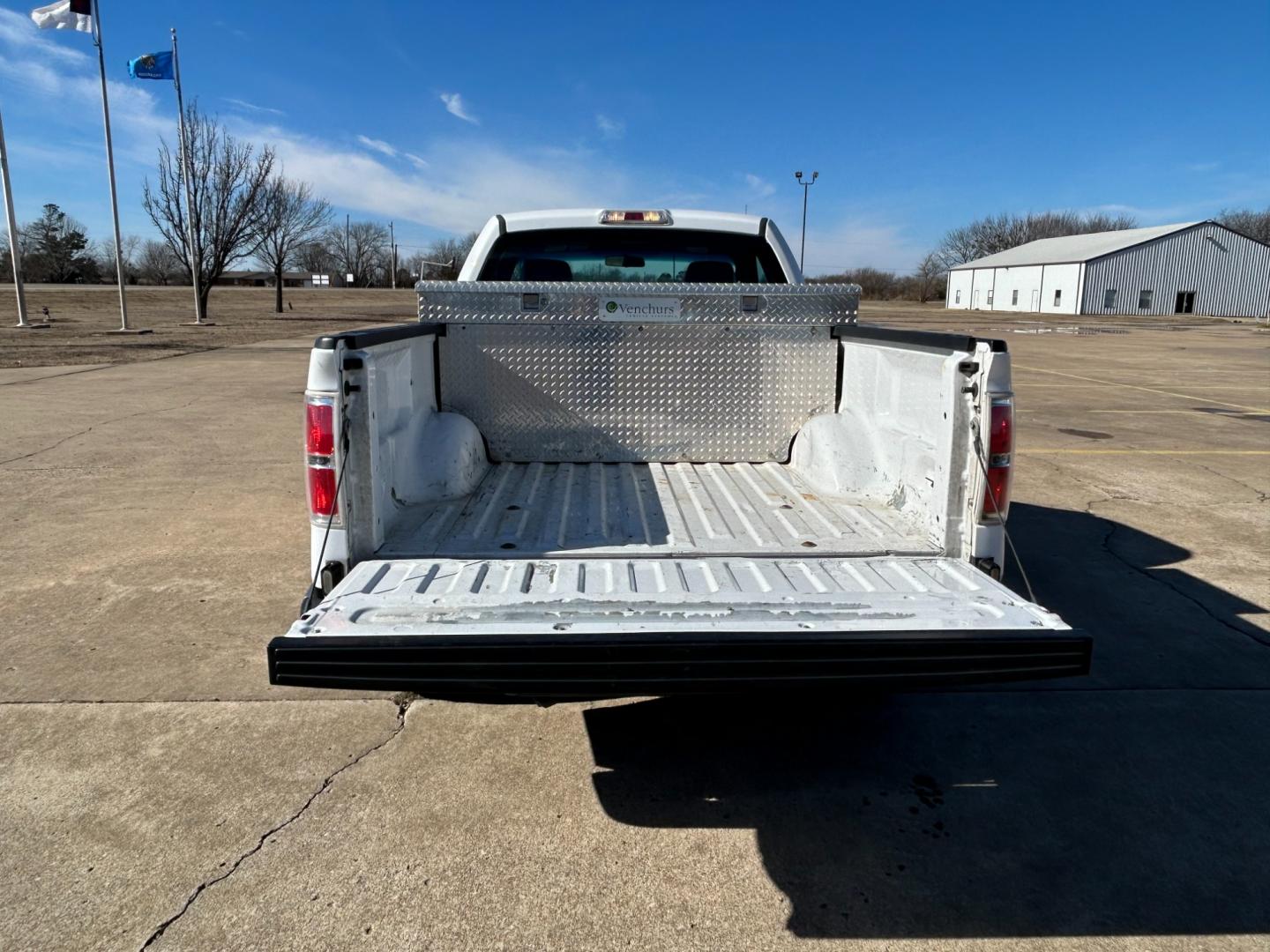 2014 White /Gray Ford F-150 STX 6.5-ft. Bed 2WD (1FTMF1CM1EK) with an 3.7L V6 DOHC 24V engine, 6-Speed Automatic transmission, located at 17760 Hwy 62, Morris, OK, 74445, (918) 733-4887, 35.609104, -95.877060 - Photo#15